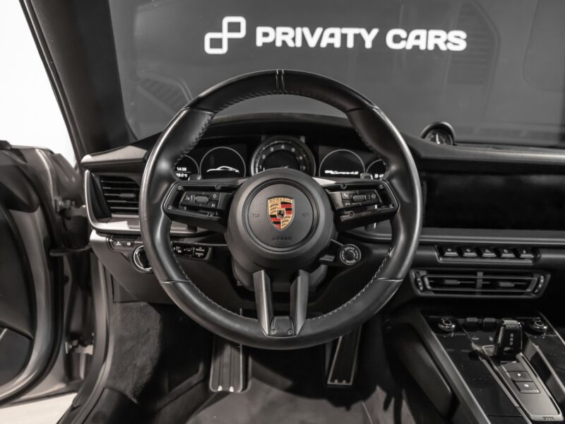 Volant – PORSCHE – 911 991.1 CARRERA 4S – 2019 – Gris Argent GT – 69 500 km – 450 ch – Flat 6 Atmo – Transmission : Automatique – Origine Allemagne – Privaty Cars – Expert des voitures de prestige d’occasion à La Rochelle