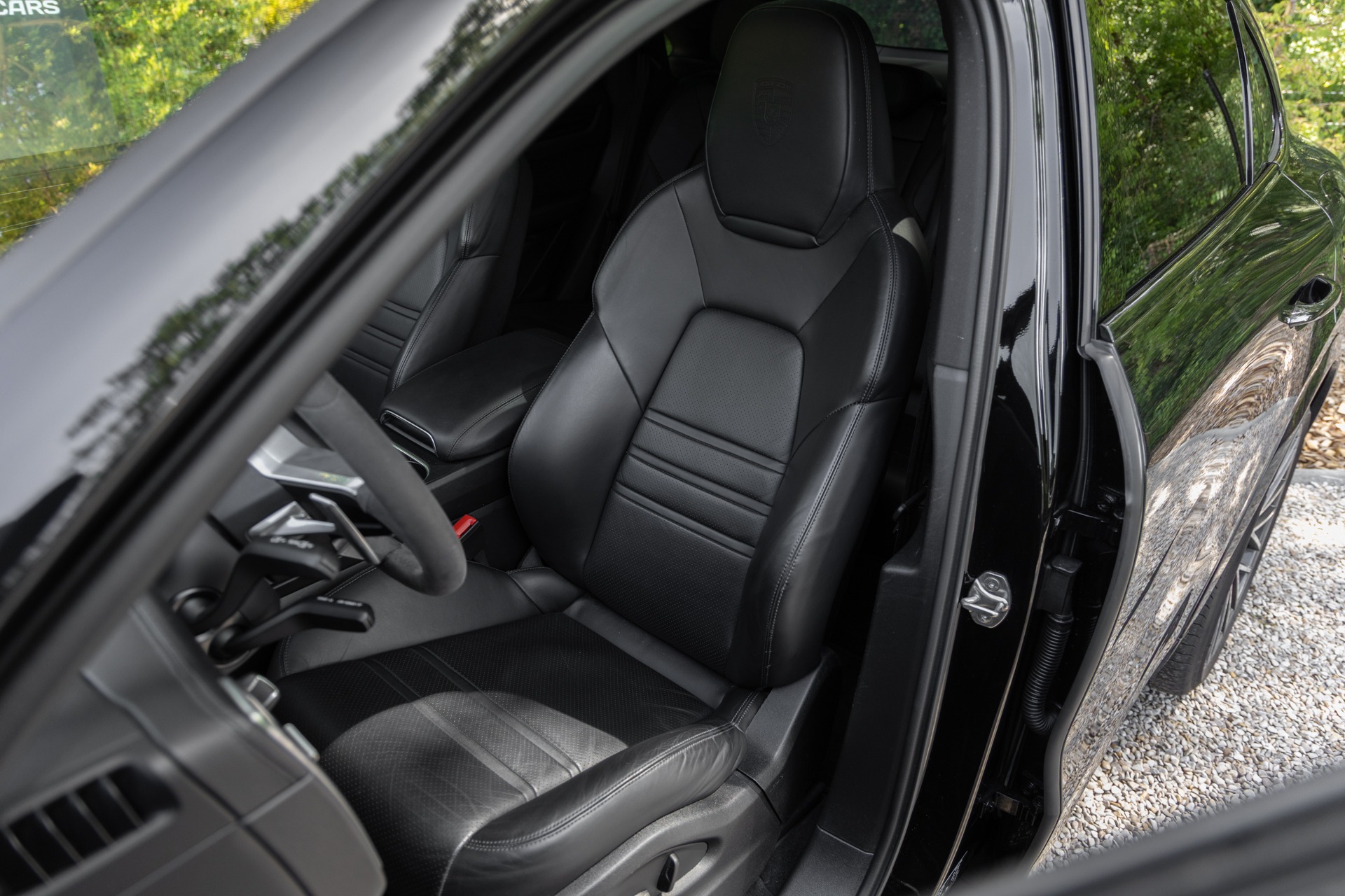 Sièges – PORSCHE – Cayenne – 2021 – Noir Schwarz – 69 900 km – 462 ch – V6 Turbo Hybrid – Transmission : Automatique – Origine Allemagne – Privaty Cars – Achat et vente de voitures de sport d’occasion en Charente-Maritime