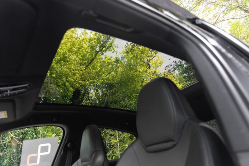 Toit ouvrant panoramique – PORSCHE – Cayenne – 2021 – Noir Schwarz – 69 900 km – 462 ch – V6 Turbo Hybrid – Transmission : Automatique – Origine Allemagne – Privaty Cars – Vente de véhicules d’investissement et de collection proche de Nantes