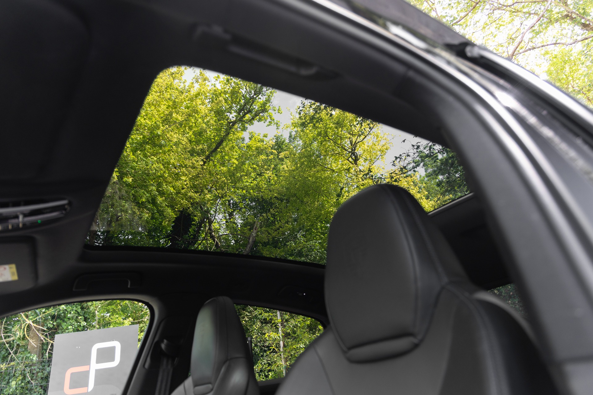 Toit ouvrant panoramique – PORSCHE – Cayenne – 2021 – Noir Schwarz – 69 900 km – 462 ch – V6 Turbo Hybrid – Transmission : Automatique – Origine Allemagne – Privaty Cars – Vente de véhicules d’investissement et de collection proche de Nantes