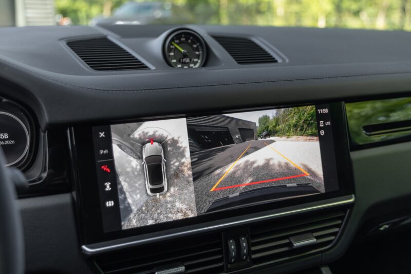 Écran d'affichage avec caméra de recul – PORSCHE – Cayenne – 2021 – Noir Schwarz – 69 900 km – 462 ch – V6 Turbo Hybrid – Transmission : Automatique – Origine Allemagne – Privaty Cars – Achat et vente de supercars d’occasion en Charente-Maritime
