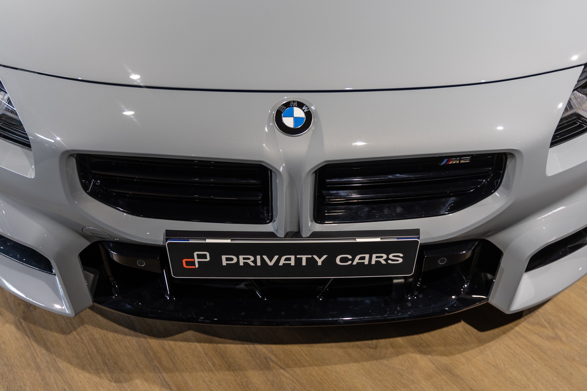 Carrosserie – BMW – M2 G87 – 2023 – Brooklyngrau métalissé – 13 900 km – 460 ch – 6 en ligne bi-turbo – Transmission : Automatique – Origine France – Privaty Cars – Vente de voitures de sport d’occasion près de Poitiers