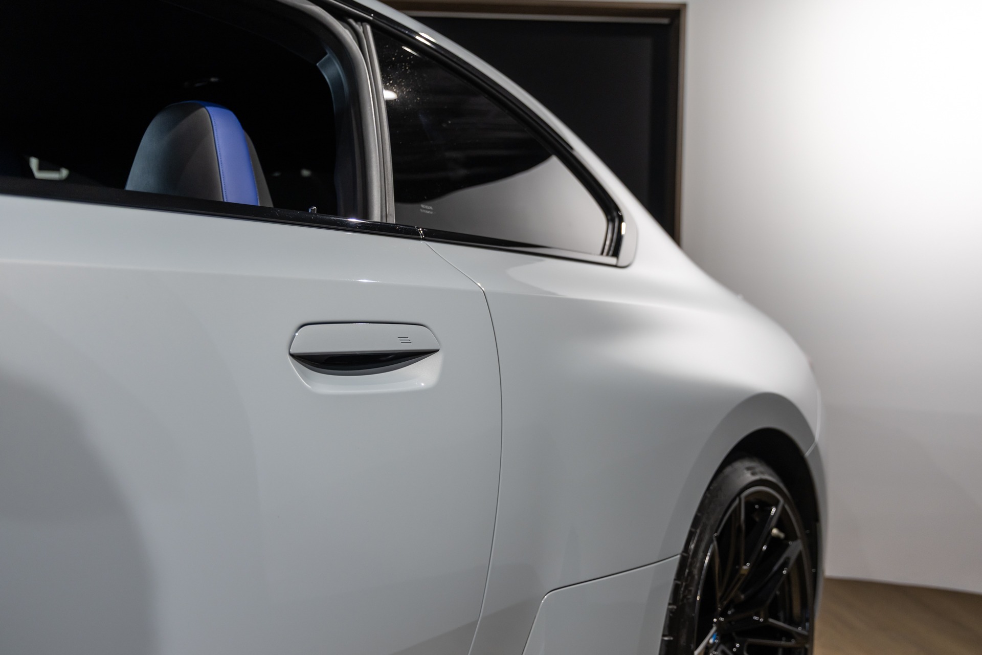 Carrosserie – BMW – M2 G87 – 2023 – Brooklyngrau métalissé – 13 900 km – 460 ch – 6 en ligne bi-turbo – Transmission : Automatique – Origine France – Privaty Cars – Chasseur de voitures de sport sur mesure à 2 heures de Paris en TGV