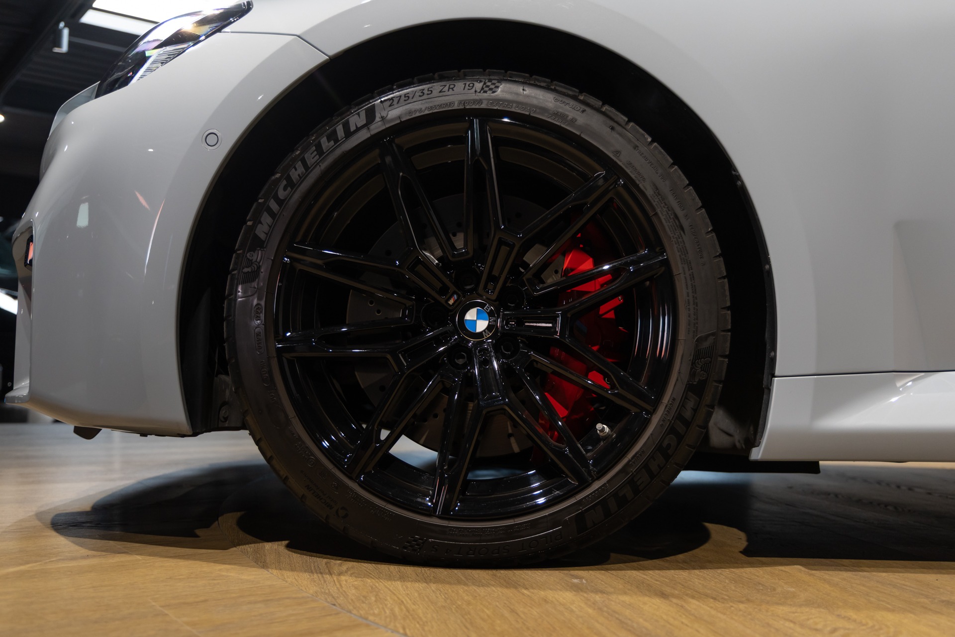Jantes – BMW – M2 G87 – 2023 – Brooklyngrau métalissé – 13 900 km – 460 ch – 6 en ligne bi-turbo – Transmission : Automatique – Origine France – Privaty Cars – Conciergerie automobile pour véhicules de sport en Nouvelle-Aquitaine