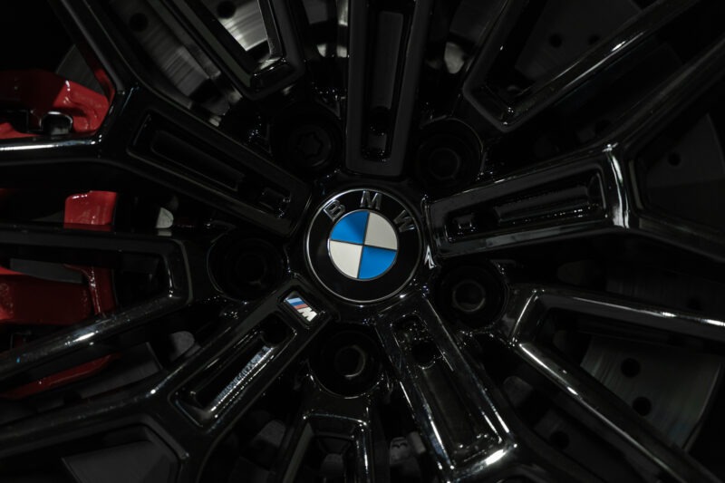 Jantes – BMW – M2 G87 – 2023 – Brooklyngrau métalissé – 13 900 km – 460 ch – 6 en ligne bi-turbo – Transmission : Automatique – Origine France – Privaty Cars – Expert des voitures de prestige d’occasion près de Poitiers