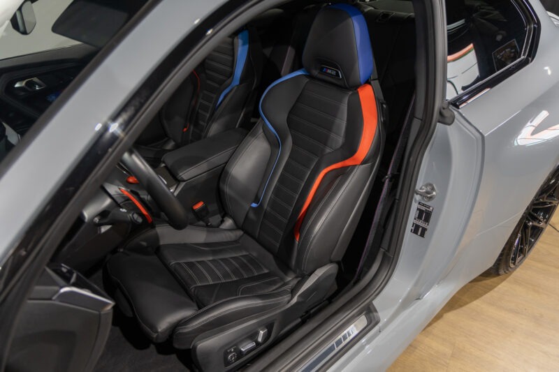 Sièges – BMW – M2 G87 – 2023 – Brooklyngrau métalissé – 13 900 km – 460 ch – 6 en ligne bi-turbo – Transmission : Automatique – Origine France – Privaty Cars – Courtage automobile BMW à La Rochelle