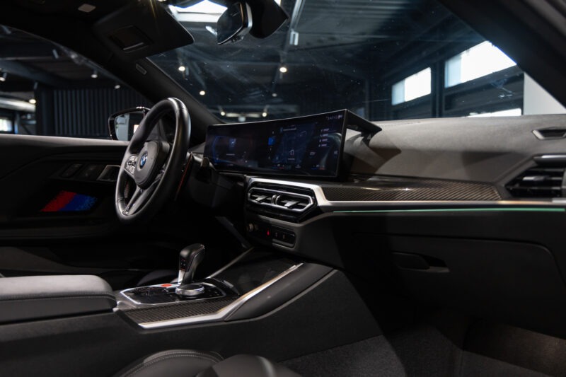Tableau de bord – BMW – M2 G87 – 2023 – Brooklyngrau métalissé – 13 900 km – 460 ch – 6 en ligne bi-turbo – Transmission : Automatique – Origine France – Privaty Cars – Reprise cash de voitures de luxe sans obligation d’achat à 2 heures de Paris en TGV