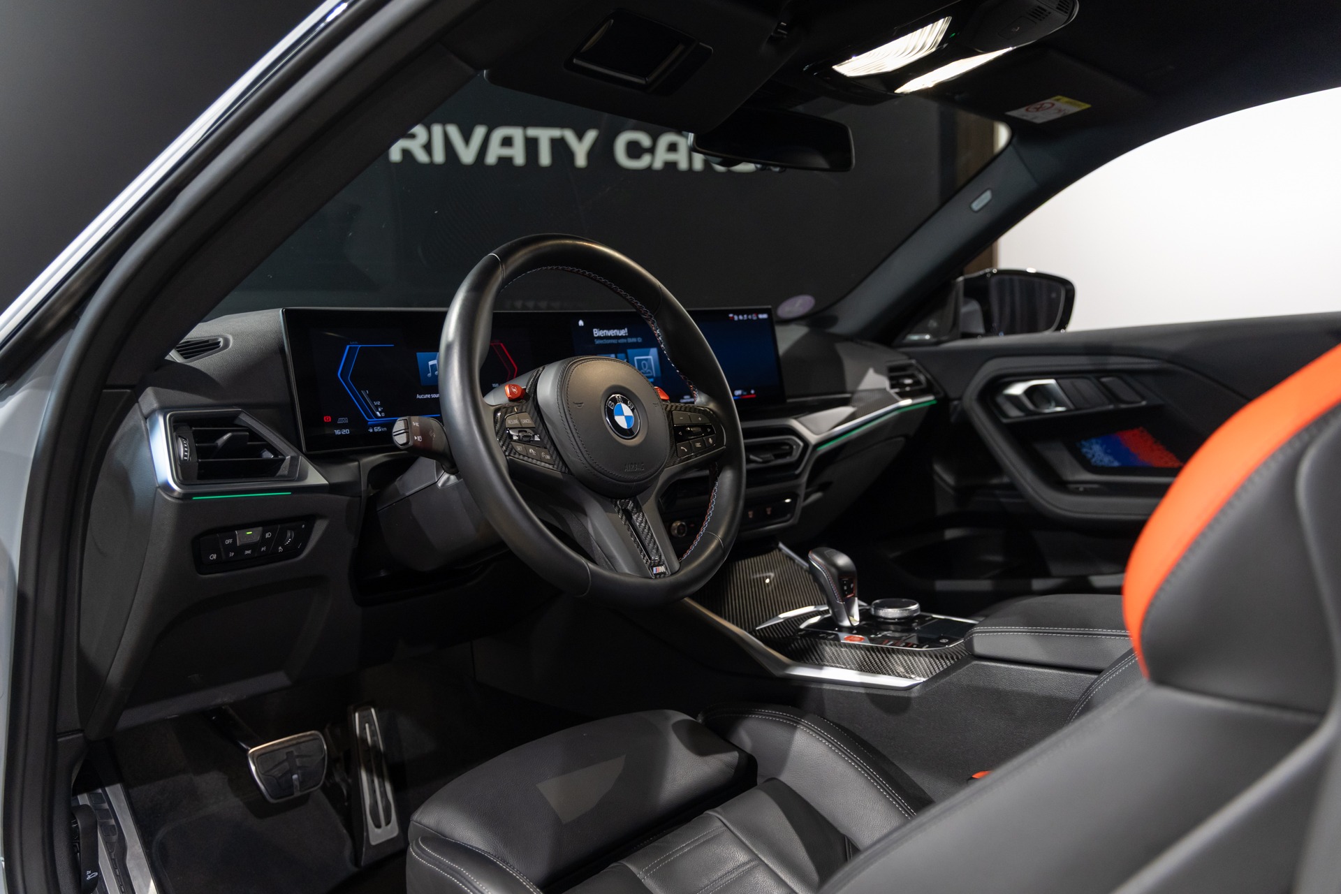 Tableau de bord – BMW – M2 G87 – 2023 – Brooklyngrau métalissé – 13 900 km – 460 ch – 6 en ligne bi-turbo – Transmission : Automatique – Origine France – Privaty Cars – Dépôt-vente de véhicules BMW en Charente-Maritime