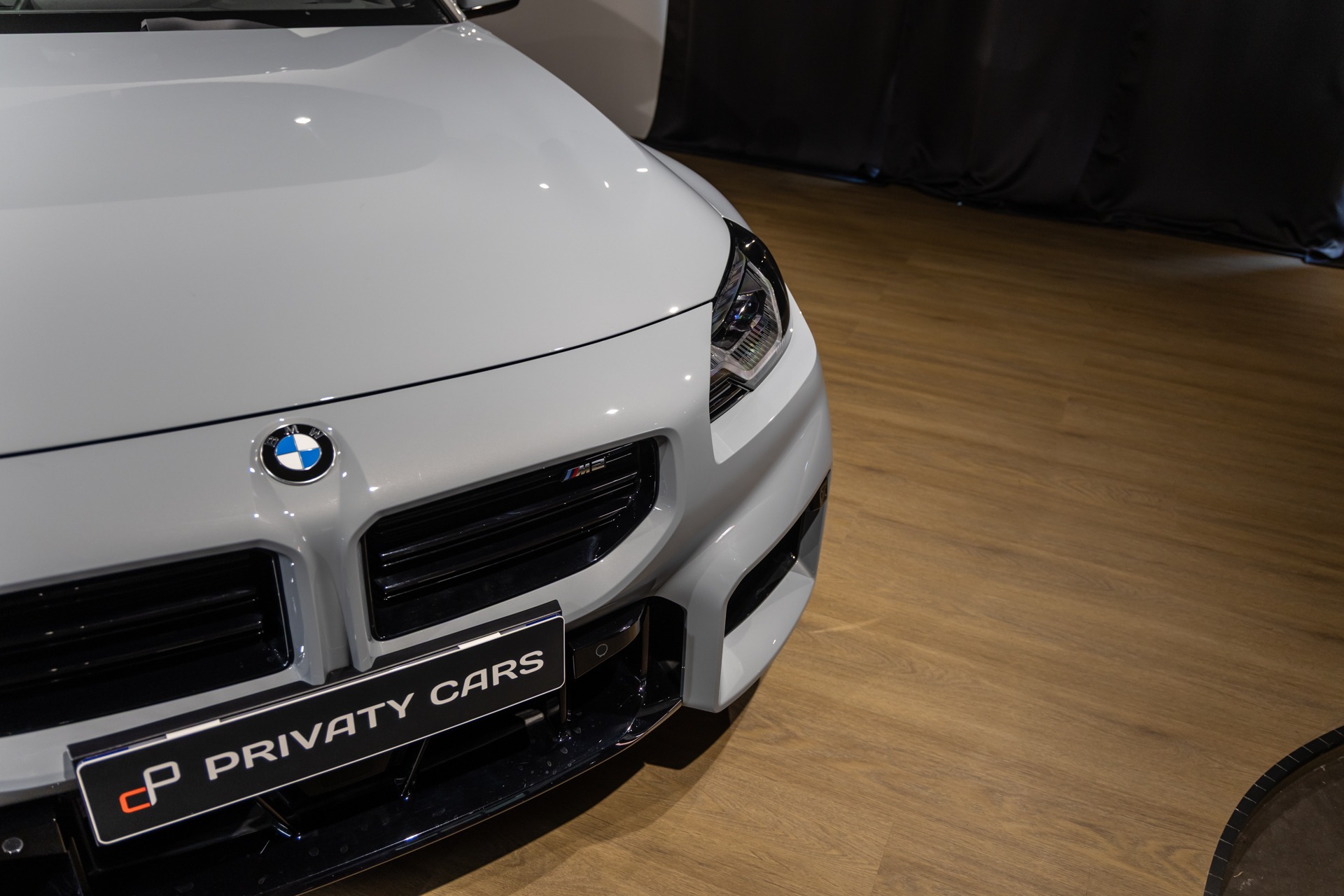 À vendre – BMW – M2 G87 – 2023 – Brooklyngrau métalissé – 13 900 km – 460 ch – 6 en ligne bi-turbo – Transmission : Automatique – Vue principale – Origine France – Privaty Cars – Estimation et rachat de véhicules haut de gamme en Charente-Maritime