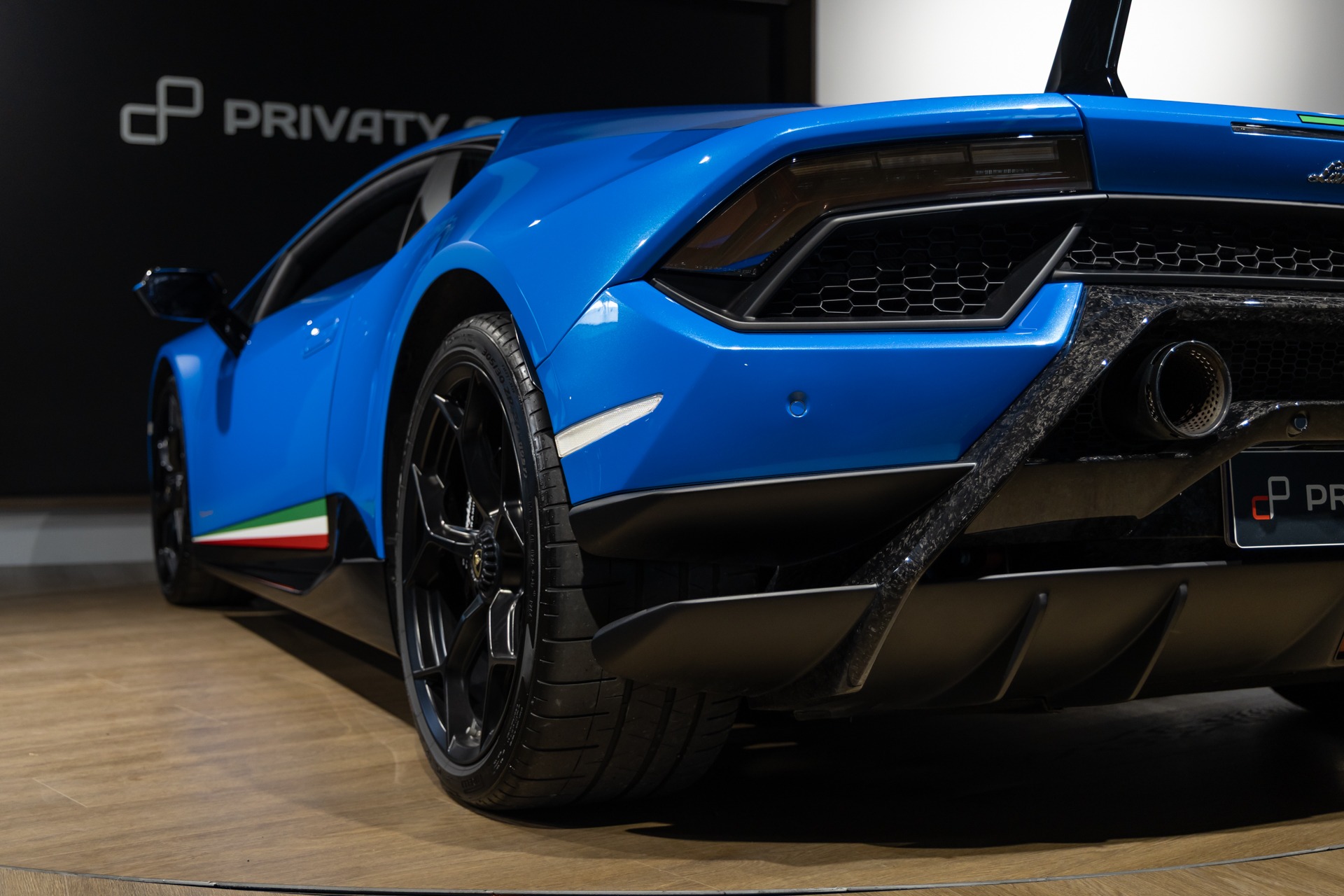 Carrosserie – LAMBORGHINI – Huracan Performante – 2018 – Ad Personam Blu Ely – 34 900 km – 640 ch – V10 atmo – Transmission : séquentielle – Origine France – Privaty Cars – Recherche personnalisée de voitures de sport d’occasion entre Bordeaux et Nantes
