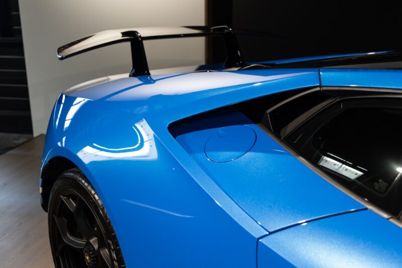 Aileron arrière en carbone – LAMBORGHINI – Huracan Performante – 2018 – Ad Personam Blu Ely – 34 900 km – 640 ch – V10 atmo – Transmission : séquentielle – Origine France – Privaty Cars – Reprise cash de voitures de luxe sans obligation d’achat en Nouvelle-Aquitaine