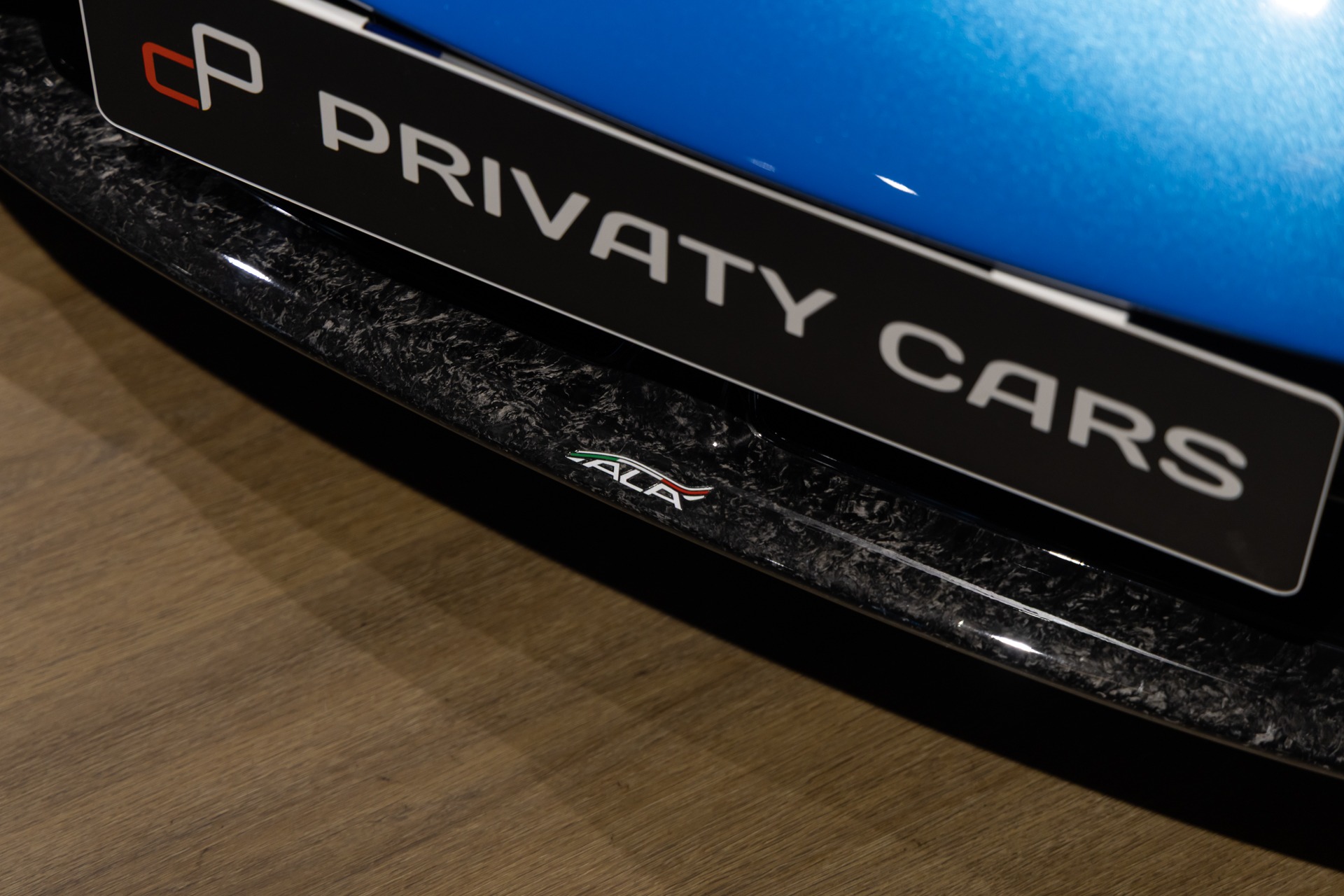 Diffuseur arrière en carbone – LAMBORGHINI – Huracan Performante – 2018 – Ad Personam Blu Ely – 34 900 km – 640 ch – V10 atmo – Transmission : séquentielle – Origine France – Privaty Cars – Estimation et rachat de véhicules haut de gamme près de Poitiers