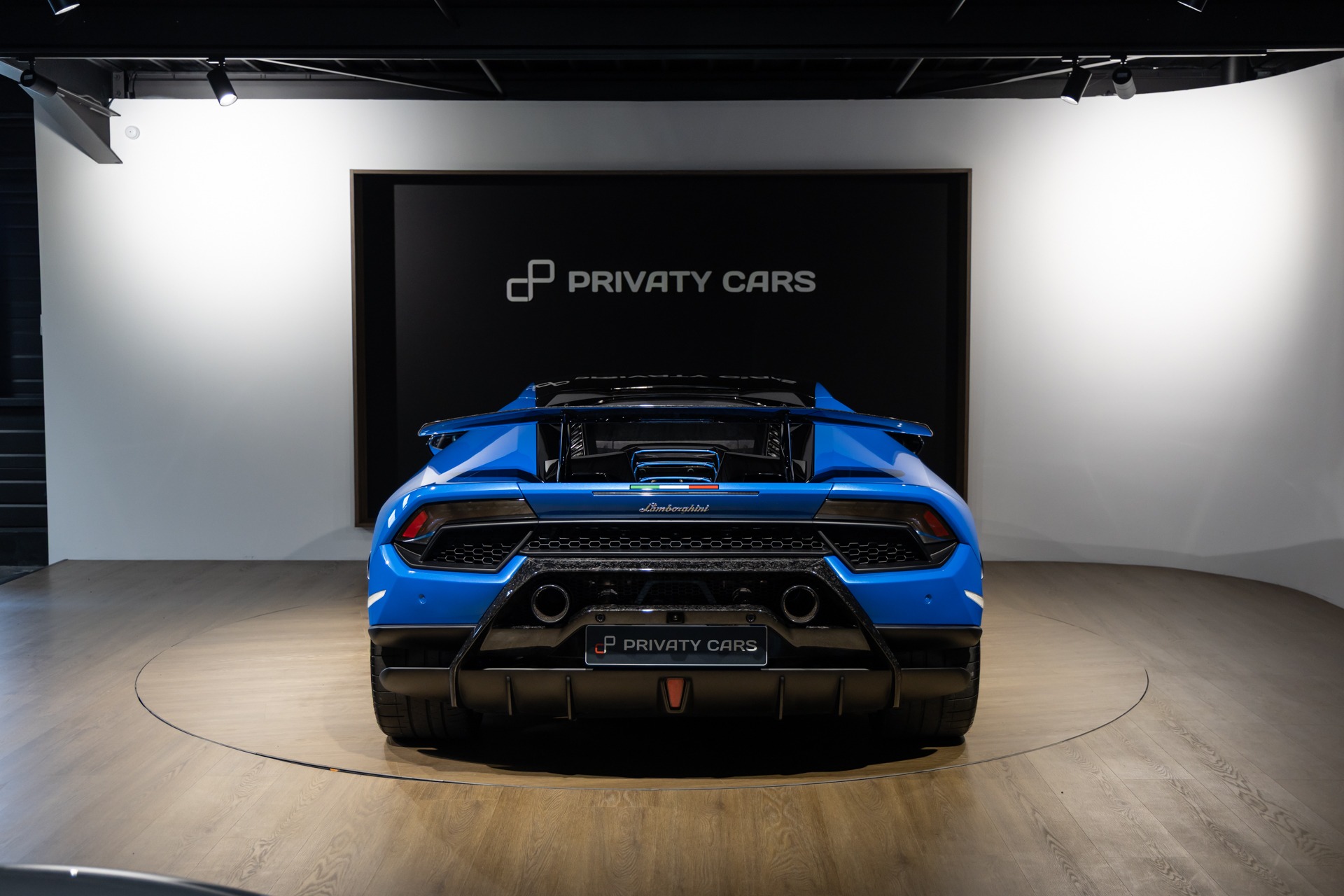 Extérieur – LAMBORGHINI – Huracan Performante – 2018 – Ad Personam Blu Ely – 34 900 km – 640 ch – V10 atmo – Transmission : séquentielle – Origine France – Privaty Cars – Rachat cash de voitures LAMBORGHINI à 2 heures de Paris en TGV