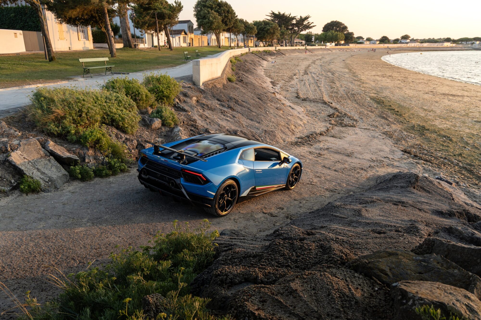 Vue arrière avec aileron et diffuseur – LAMBORGHINI – Huracan Performante – 2018 – Ad Personam Blu Ely – 34 900 km – 640 ch – V10 atmo – Transmission : séquentielle – Origine France – Privaty Cars – Reprise de voitures de sport et collection près de Poitiers