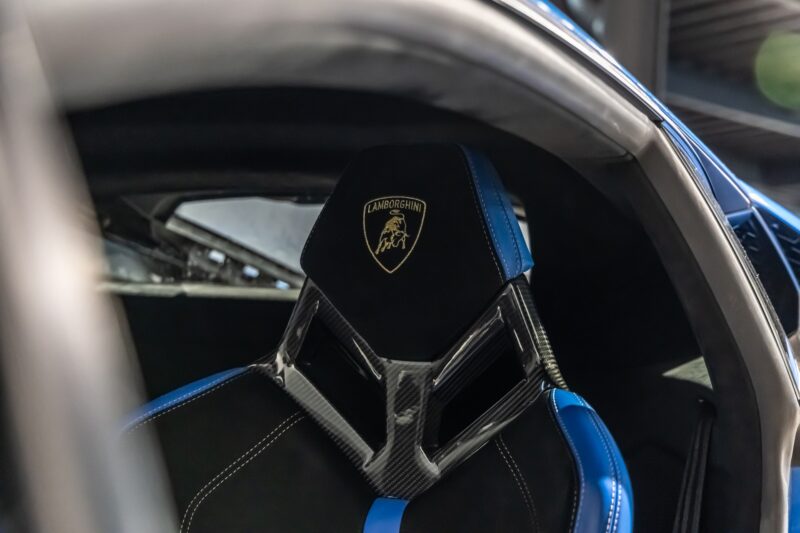 Sièges – LAMBORGHINI – Huracan Performante – 2018 – Ad Personam Blu Ely – 34 900 km – 640 ch – V10 atmo – Transmission : séquentielle – Origine France – Privaty Cars – Estimation et rachat de véhicules haut de gamme proche de Bordeaux