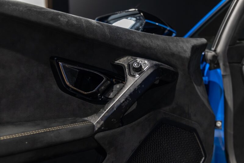 Tableau de bord – LAMBORGHINI – Huracan Performante – 2018 – Ad Personam Blu Ely – 34 900 km – 640 ch – V10 atmo – Transmission : séquentielle – Origine France – Privaty Cars – Spécialiste des sportives d’occasion à La Rochelle