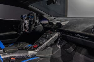 Tableau de bord – LAMBORGHINI – Huracan Performante – 2018 – Ad Personam Blu Ely – 34 900 km – 640 ch – V10 atmo – Transmission : séquentielle – Origine France – Privaty Cars – Recherche personnalisée de voitures de sport d’occasion proche de Bordeaux