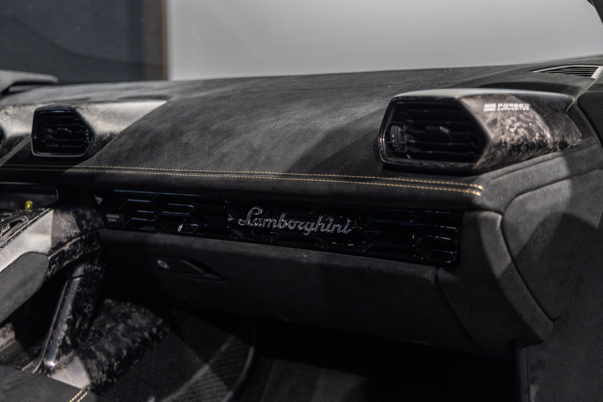 Tableau de bord – LAMBORGHINI – Huracan Performante – 2018 – Ad Personam Blu Ely – 34 900 km – 640 ch – V10 atmo – Transmission : séquentielle – Origine France – Privaty Cars – Dépôt-vente de voitures de sport et véhicules d’exception près de Poitiers