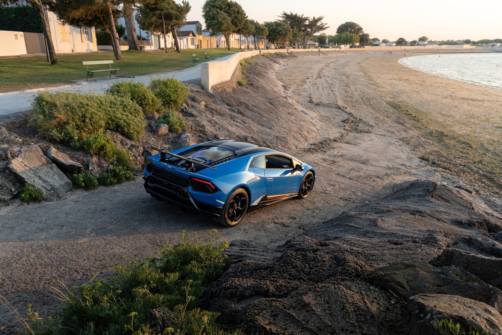 À vendre – LAMBORGHINI – Huracan Performante – 2018 – Ad Personam Blu Ely – 34 900 km – 640 ch – V10 atmo – Transmission : séquentielle – Vue principale – Origine France – Privaty Cars – Spécialiste des supercars d’occasion en Charente-Maritime