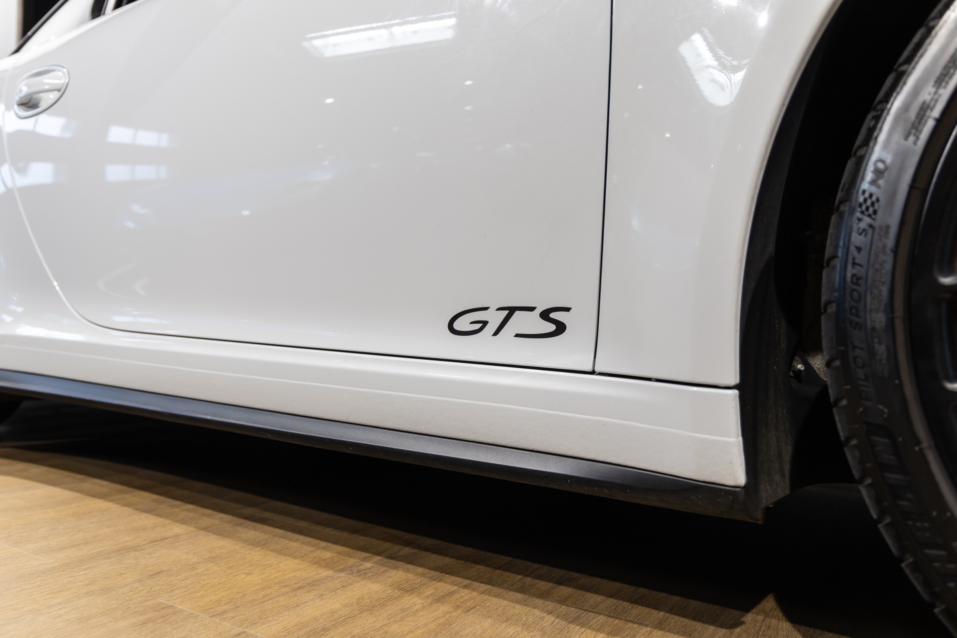 Carrosserie – PORSCHE – 911 991.1 4 GTS – 2015 – Blanc Carrara Métallisé – 42 900 km – 430 ch – Flat 6 Atmo – Transmission : séquentielle – Origine Italie – Privaty Cars – Vente de voitures de prestige d’occasion proche de Nantes