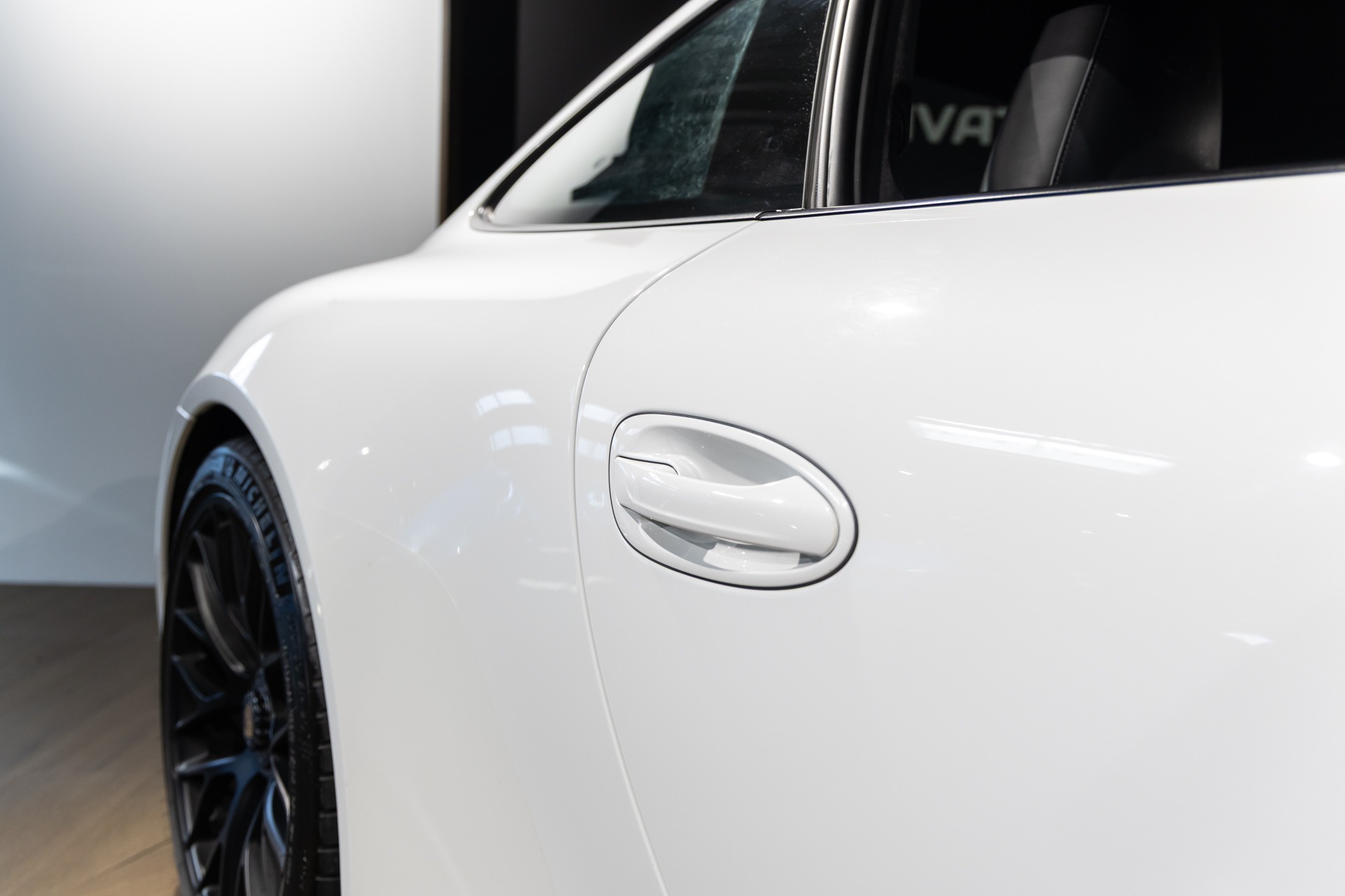 Carrosserie – PORSCHE – 911 991.1 4 GTS – 2015 – Blanc Carrara Métallisé – 42 900 km – 430 ch – Flat 6 Atmo – Transmission : séquentielle – Origine Italie – Privaty Cars – Expert des sportives d’occasion haut de gamme près de Poitiers