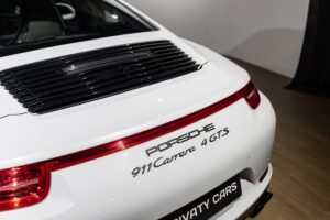 Carrosserie – PORSCHE – 911 991.1 4 GTS – 2015 – Blanc Carrara Métallisé – 42 900 km – 430 ch – Flat 6 Atmo – Transmission : séquentielle – Origine Italie – Privaty Cars – Mandat de vente pour automobiles de luxe près de Niort