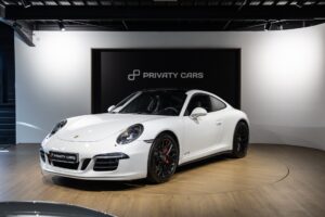 À vendre – PORSCHE – 911 991.1 4 GTS – 2015 – Blanc Carrara Métallisé – 42 900 km – 430 ch – Flat 6 Atmo – Transmission : séquentielle – Photo principale – Origine Italie – Privaty Cars – Négoce de véhicules GT et sportives d’exception près de Poitiers