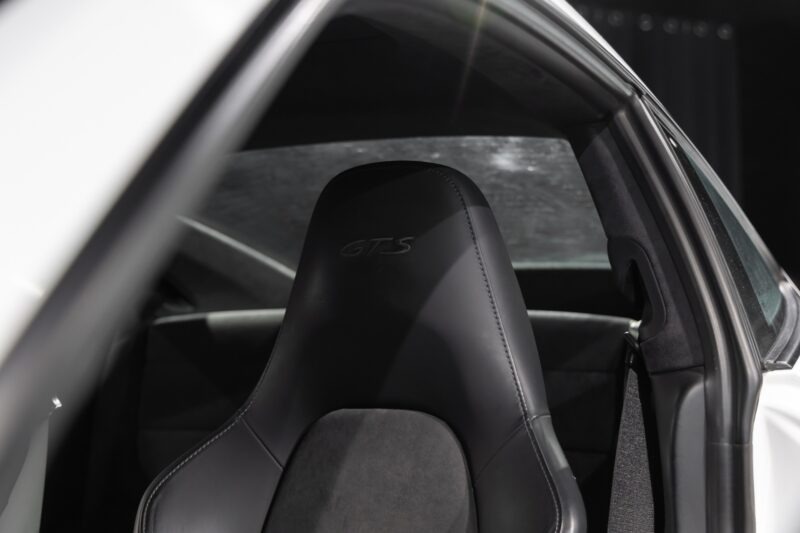 Sièges – PORSCHE – 911 991.1 4 GTS – 2015 – Blanc Carrara Métallisé – 42 900 km – 430 ch – Flat 6 Atmo – Transmission : séquentielle – Origine Italie – Privaty Cars – Dépôt-vente de véhicules PORSCHE proche de Nantes
