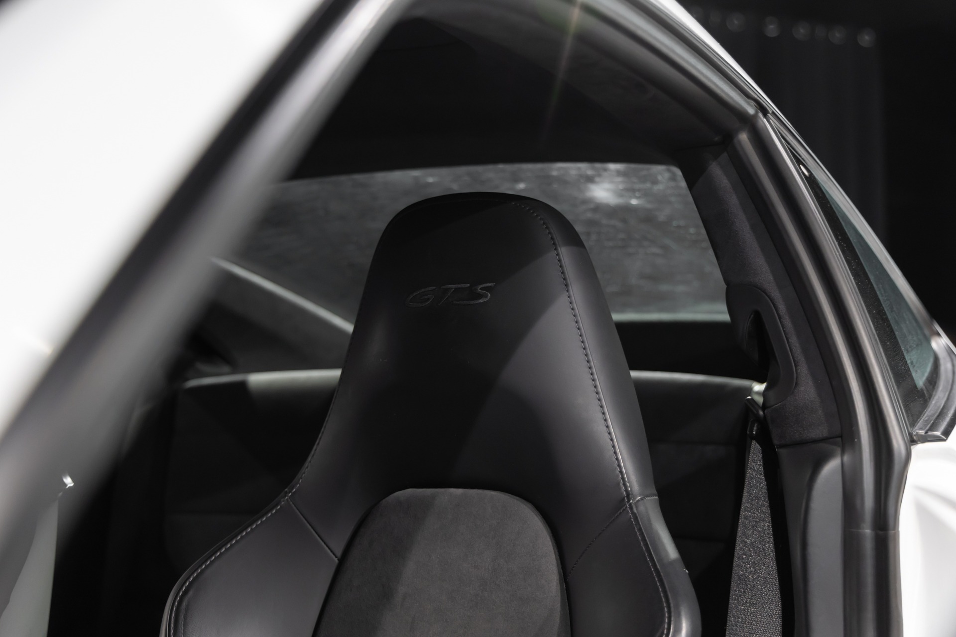 Sièges – PORSCHE – 911 991.1 4 GTS – 2015 – Blanc Carrara Métallisé – 42 900 km – 430 ch – Flat 6 Atmo – Transmission : séquentielle – Origine Italie – Privaty Cars – Dépôt-vente de véhicules PORSCHE proche de Nantes