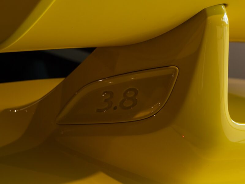 Carrosserie – PORSCHE – Porsche 911 991 GT3 – 2015 – Jaune Racing – 24 900 km – 475 ch – FLAT 6 Atmo – Transmission : Sequentielle – Origine France – Privaty Cars – Spécialiste des supercars d’occasion près de Poitiers