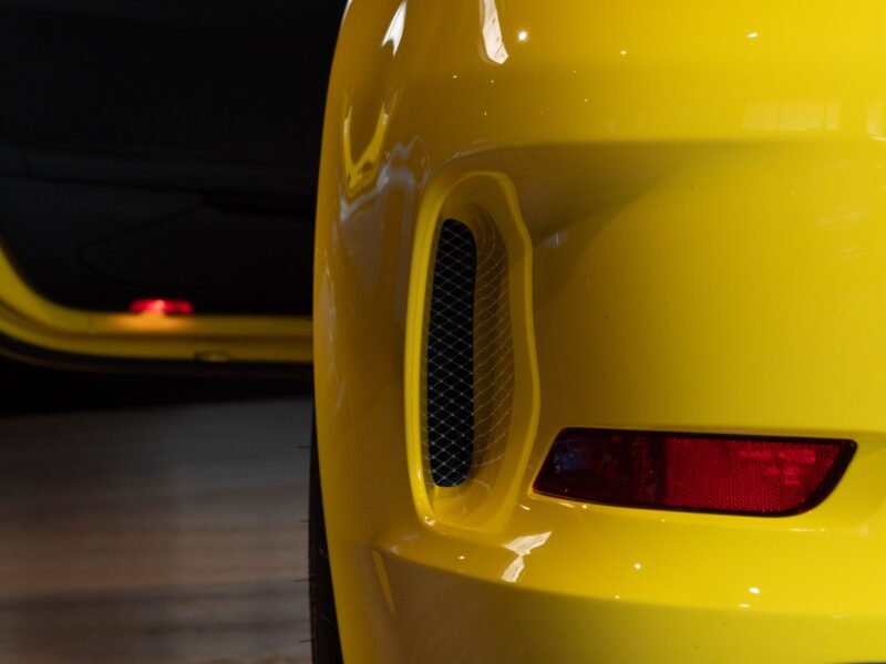 Carrosserie – PORSCHE – Porsche 911 991 GT3 – 2015 – Jaune Racing – 24 900 km – 475 ch – FLAT 6 Atmo – Transmission : Sequentielle – Origine France – Privaty Cars – Courtage automobile PORSCHE à 2 heures de Paris en TGV