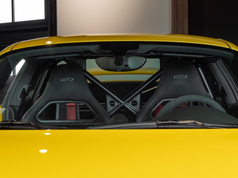 Carrosserie – PORSCHE – Porsche 911 991 GT3 – 2015 – Jaune Racing – 24 900 km – 475 ch – FLAT 6 Atmo – Transmission : Sequentielle – Origine France – Privaty Cars – Rachat cash de voitures de sport d’occasion entre Bordeaux et Nantes