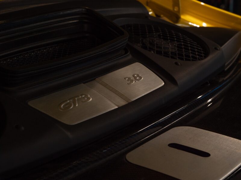 Moteur – PORSCHE – Porsche 911 991 GT3 – 2015 – Jaune Racing – 24 900 km – 475 ch – FLAT 6 Atmo – Transmission : Sequentielle – Origine France – Privaty Cars – Rachat cash de voitures de sport d’occasion près de Poitiers