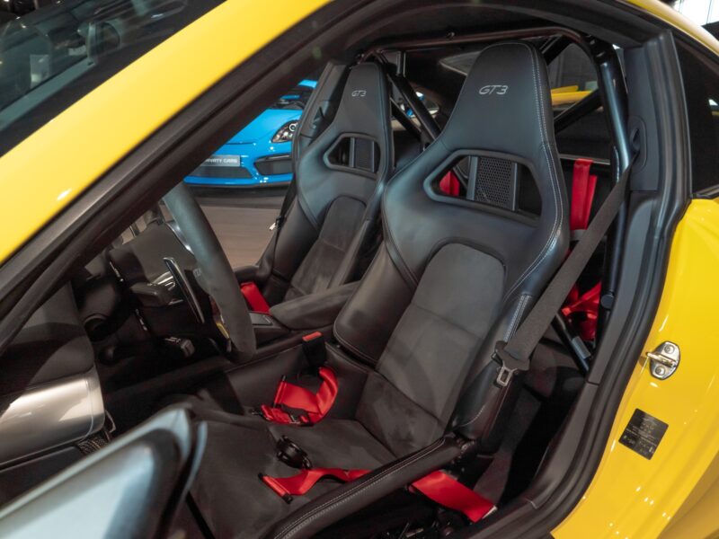 Sièges – PORSCHE – Porsche 911 991 GT3 – 2015 – Jaune Racing – 24 900 km – 475 ch – FLAT 6 Atmo – Transmission : Sequentielle – Origine France – Privaty Cars – Négoce de véhicules GT et sportives d’exception près de Niort