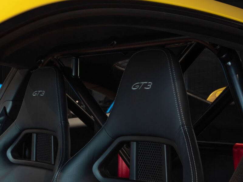 Sièges – PORSCHE – Porsche 911 991 GT3 – 2015 – Jaune Racing – 24 900 km – 475 ch – FLAT 6 Atmo – Transmission : Sequentielle – Origine France – Privaty Cars – Spécialiste des supercars d’occasion proche de Nantes