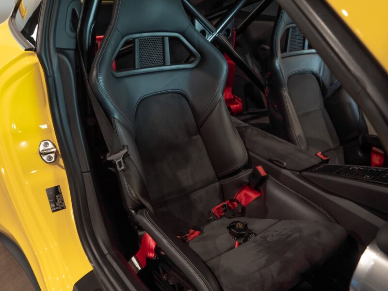 Sièges baquets en cuir – PORSCHE – Porsche 911 991 GT3 – 2015 – Jaune Racing – 24 900 km – 475 ch – FLAT 6 Atmo – Transmission : Sequentielle – Origine France – Privaty Cars – Vente de véhicules d’investissement et de collection en Nouvelle-Aquitaine