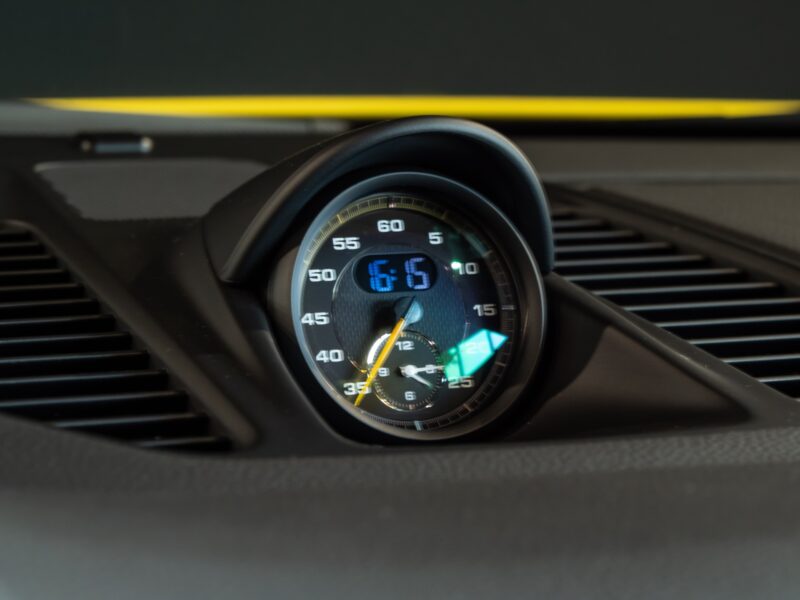 Tableau de bord – PORSCHE – Porsche 911 991 GT3 – 2015 – Jaune Racing – 24 900 km – 475 ch – FLAT 6 Atmo – Transmission : Sequentielle – Origine France – Privaty Cars – Expertise et vente de modèles Super Sport en Charente-Maritime