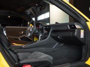 Tableau de bord – PORSCHE – Porsche 911 991 GT3 – 2015 – Jaune Racing – 24 900 km – 475 ch – FLAT 6 Atmo – Transmission : Sequentielle – Origine France – Privaty Cars – Rachat immédiat de véhicules de prestige entre Bordeaux et Nantes