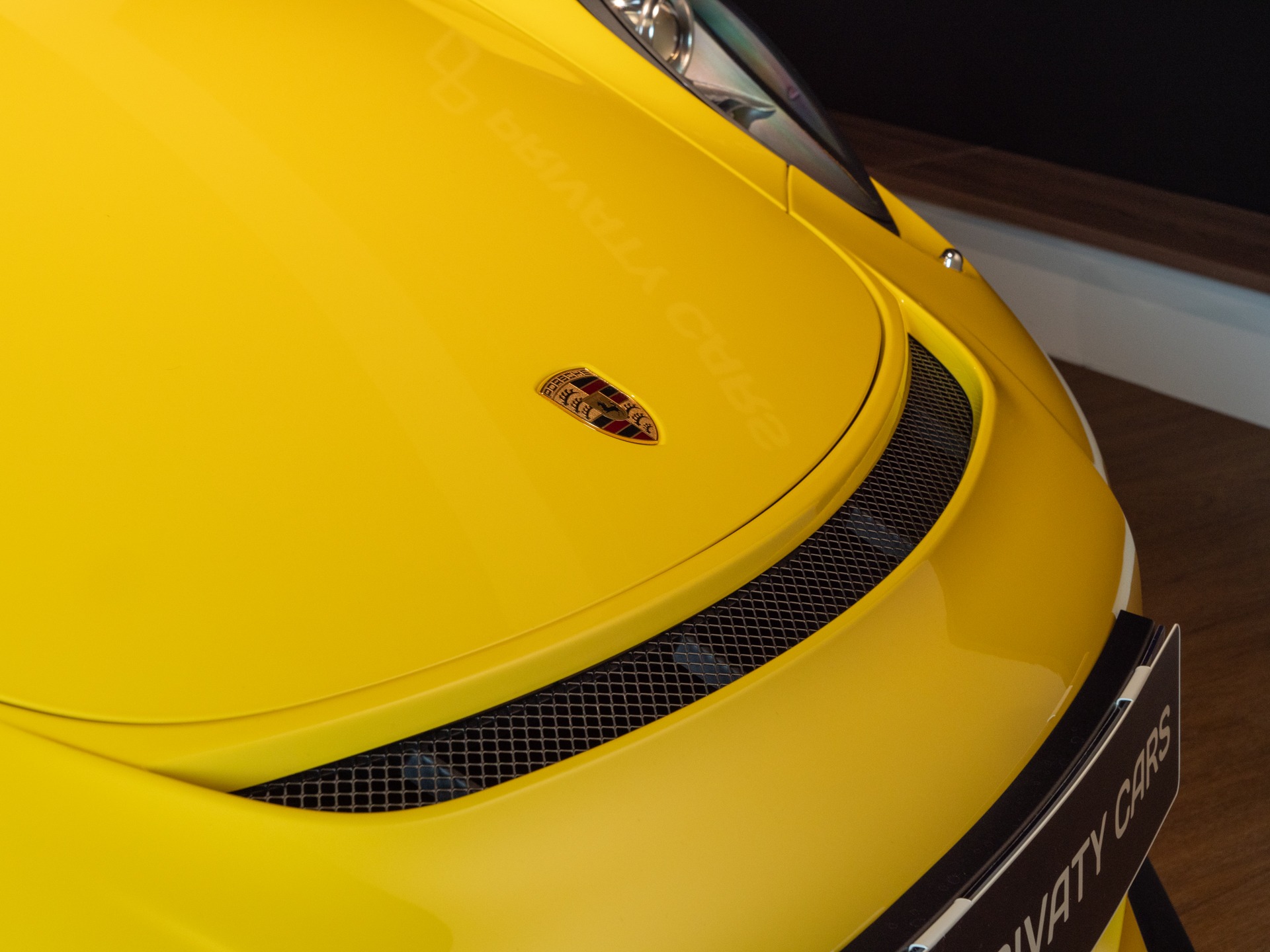 À vendre – PORSCHE – Porsche 911 991 GT3 – 2015 – Jaune Racing – 24 900 km – 475 ch – FLAT 6 Atmo – Transmission : Sequentielle – Vue principale – Origine France – Privaty Cars – Mandat de vente pour automobiles de luxe près de Poitiers