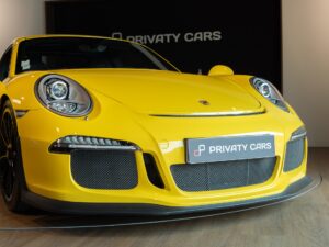 À vendre – PORSCHE – Porsche 911 991 GT3 – 2015 – Jaune Racing – 24 900 km – 475 ch – FLAT 6 Atmo – Transmission : Sequentielle – Vue principale – Origine France – Privaty Cars – Rachat express de supercars et hypercars dans l’Ouest de la France