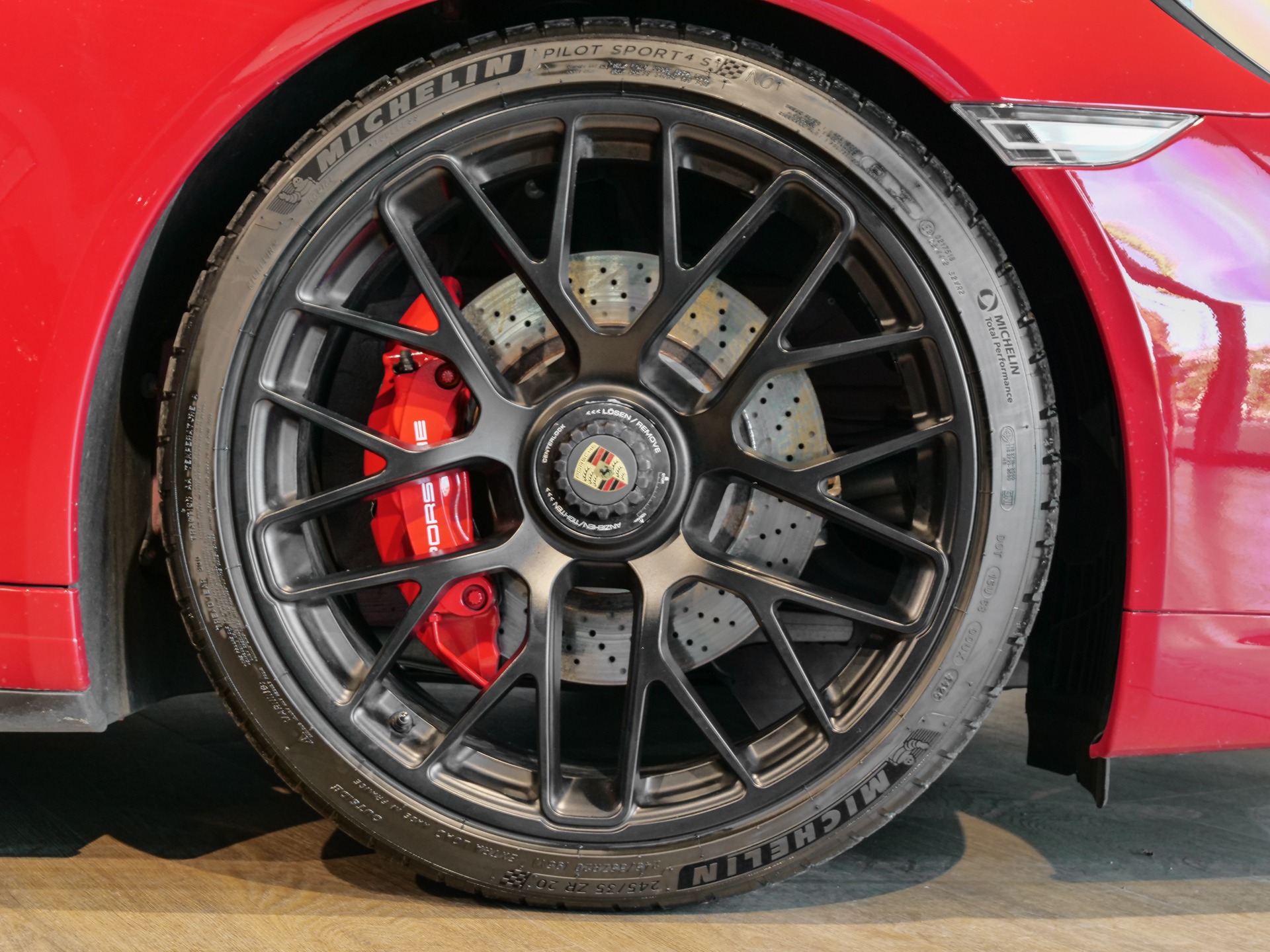Jantes – PORSCHE – 911 991 GTS – 2015 – Rouge Carmin – 18 900 km – 430 ch – Flat 6 Atmo – Transmission : Sequentielle – Origine Suède – Privaty Cars – Vente de voitures de prestige d’occasion à La Rochelle