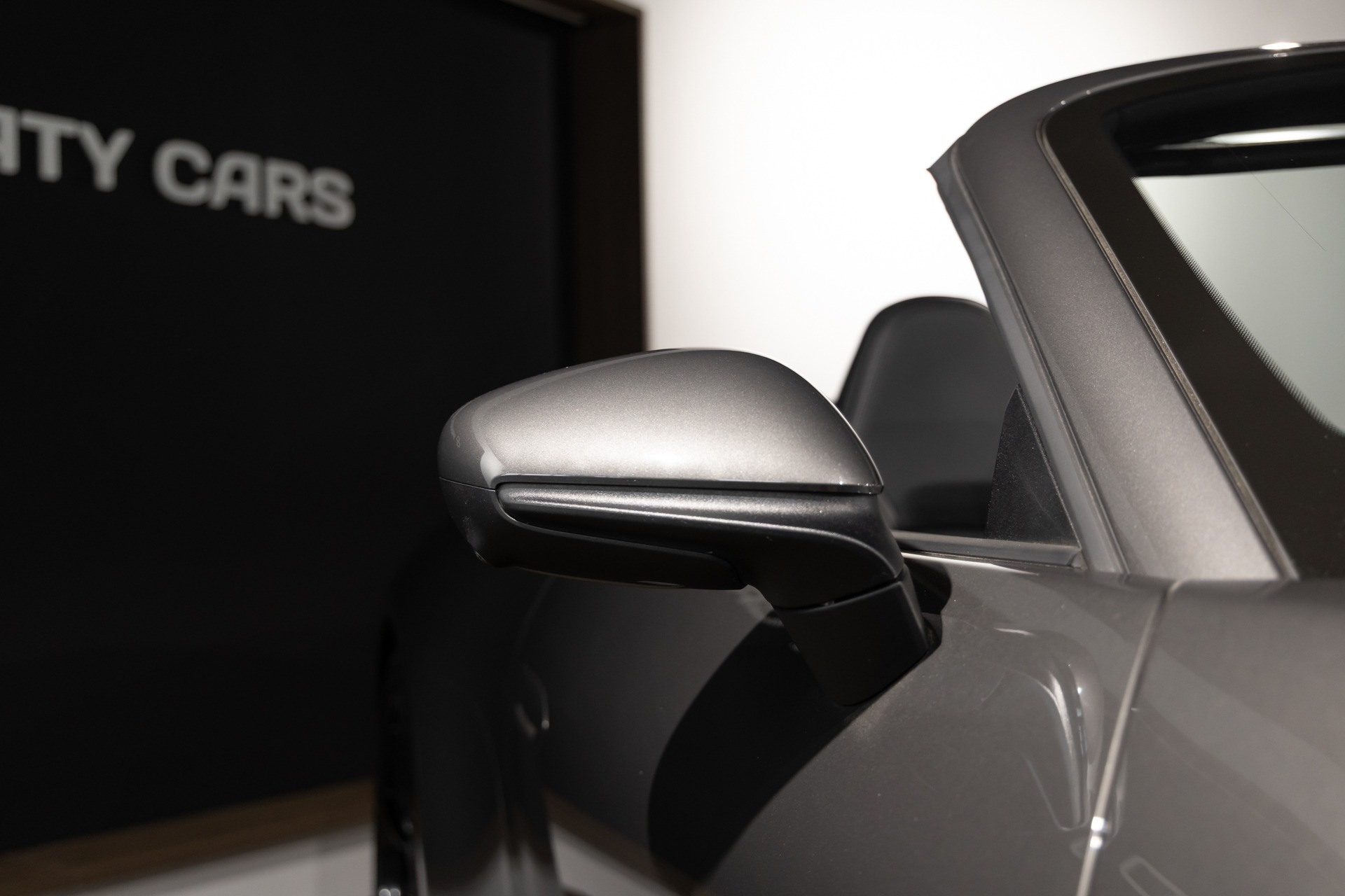 Carrosserie – PORSCHE – 911 992.1 CARRERA S CAB – 2020 – Gris Quartz – 21 900 km – 450 ch – Flat 6 bi-turbo – Transmission : Automatique – Origine Belgique – Privaty Cars – Spécialiste des voitures de luxe d’occasion en Charente-Maritime