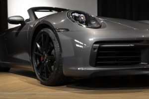 Jante alliage noir brillant – PORSCHE – 911 992.1 CARRERA S CAB – 2020 – Gris Quartz – 21 900 km – 450 ch – Flat 6 bi-turbo – Transmission : Automatique – Origine Belgique – Privaty Cars – Expertise et vente de modèles Super Sport à 2 heures de Paris en TGV