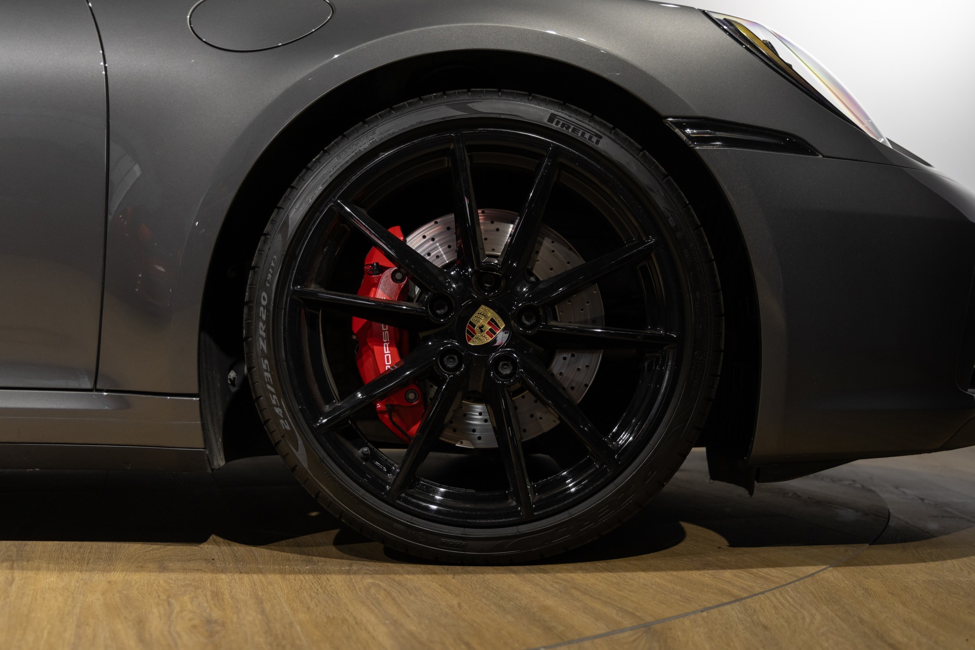 Jantes – PORSCHE – 911 992.1 CARRERA S CAB – 2020 – Gris Quartz – 21 900 km – 450 ch – Flat 6 bi-turbo – Transmission : Automatique – Origine Belgique – Privaty Cars – Chasseur de voitures de sport sur mesure à La Rochelle
