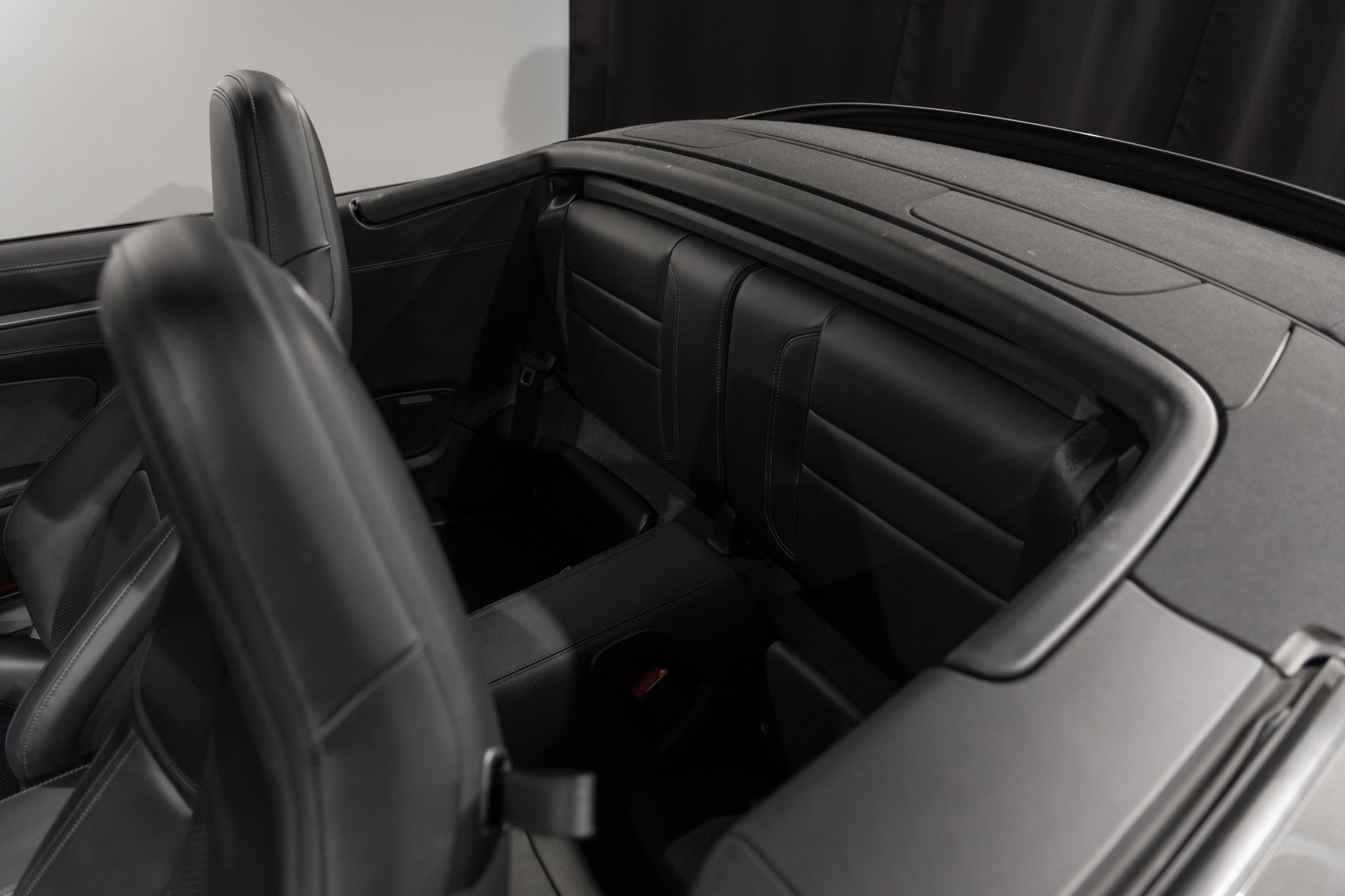 Sièges – PORSCHE – 911 992.1 CARRERA S CAB – 2020 – Gris Quartz – 21 900 km – 450 ch – Flat 6 bi-turbo – Transmission : Automatique – Origine Belgique – Privaty Cars – Spécialiste des voitures de luxe d’occasion à 2 heures de Paris en TGV