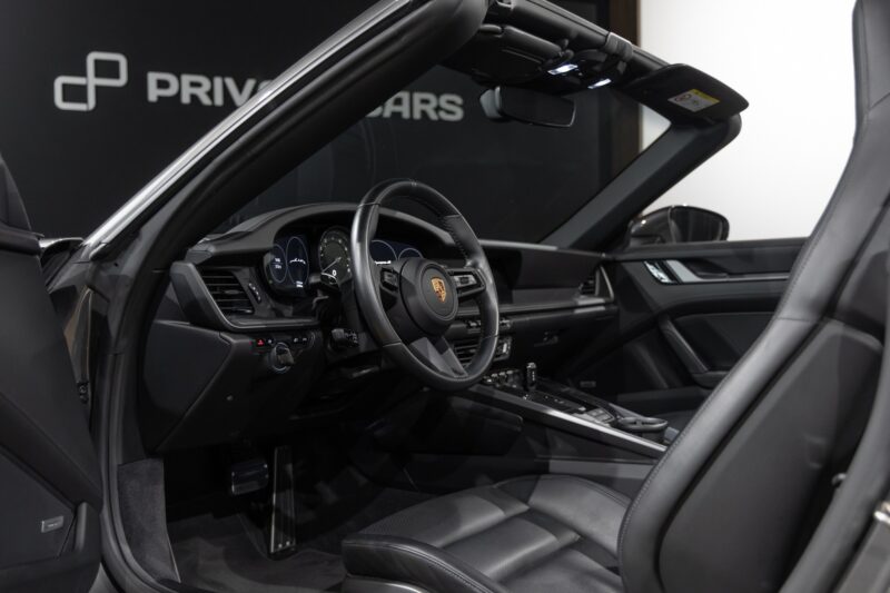 Tableau de bord – PORSCHE – 911 992.1 CARRERA S CAB – 2020 – Gris Quartz – 21 900 km – 450 ch – Flat 6 bi-turbo – Transmission : Automatique – Origine Belgique – Privaty Cars – Spécialiste indépendant Porsche, Ferrari et McLaren en Charente-Maritime