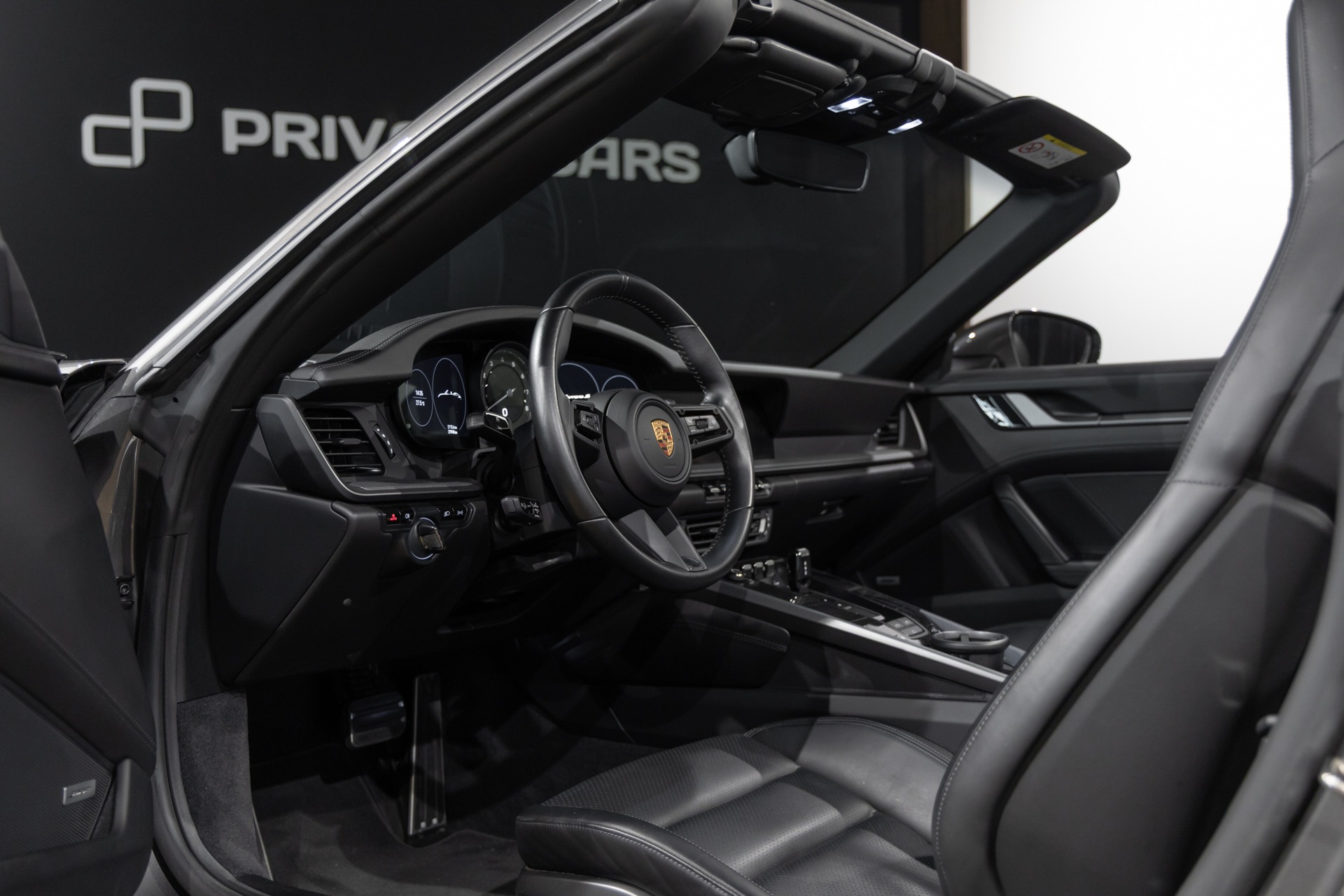Tableau de bord – PORSCHE – 911 992.1 CARRERA S CAB – 2020 – Gris Quartz – 21 900 km – 450 ch – Flat 6 bi-turbo – Transmission : Automatique – Origine Belgique – Privaty Cars – Spécialiste indépendant Porsche, Ferrari et McLaren en Charente-Maritime
