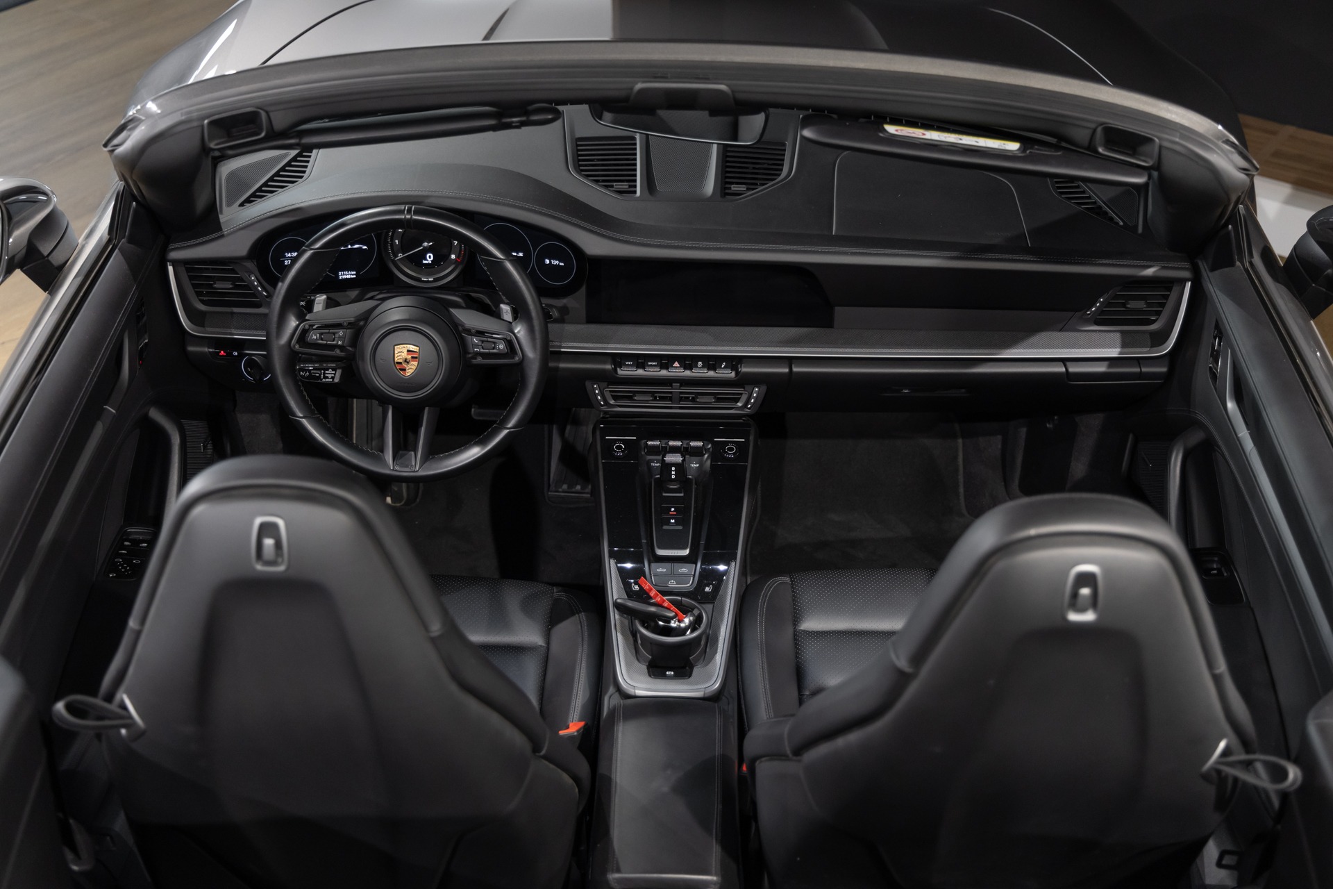 Tableau de bord – PORSCHE – 911 992.1 CARRERA S CAB – 2020 – Gris Quartz – 21 900 km – 450 ch – Flat 6 bi-turbo – Transmission : Automatique – Origine Belgique – Privaty Cars – Spécialiste des supercars d’occasion à 2 heures de Paris en TGV