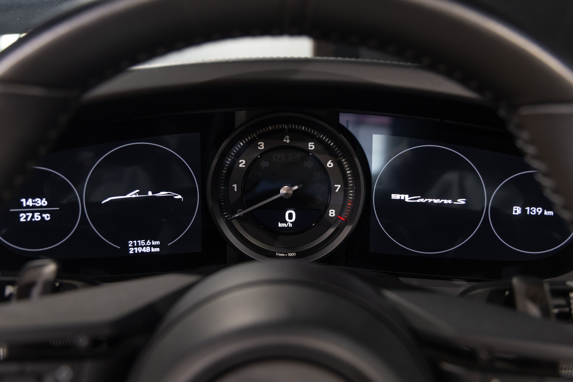 Volant – PORSCHE – 911 992.1 CARRERA S CAB – 2020 – Gris Quartz – 21 900 km – 450 ch – Flat 6 bi-turbo – Transmission : Automatique – Origine Belgique – Privaty Cars – Reprise cash de voitures de luxe sans obligation d’achat proche de Nantes