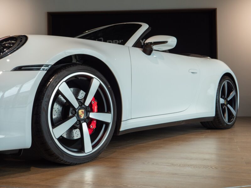 Carrosserie – PORSCHE – 911 992.1 S Cabriolet – 2020 – Blanc – 16 900 km – 450 ch – Flat 6 bi-turbo – Transmission : séquentielle – Origine Allemagne – Privaty Cars – Spécialiste des voitures de luxe d’occasion entre Bordeaux et Nantes
